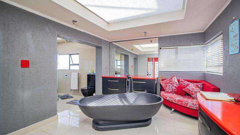 6 Bedroom Property for Sale in Dana Bay Western Cape